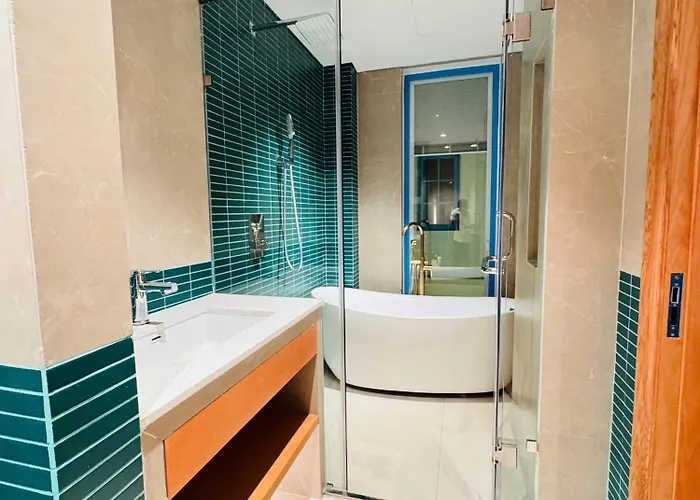 Villa S - Center, Near - 6br Private With Pool, Jacuzzi, Sauna, Karaoke Hạ Long