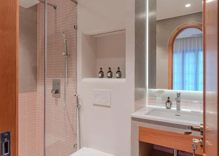 Villa S - Center, Near - 6br Private With Pool, Jacuzzi, Sauna, Karaoke *