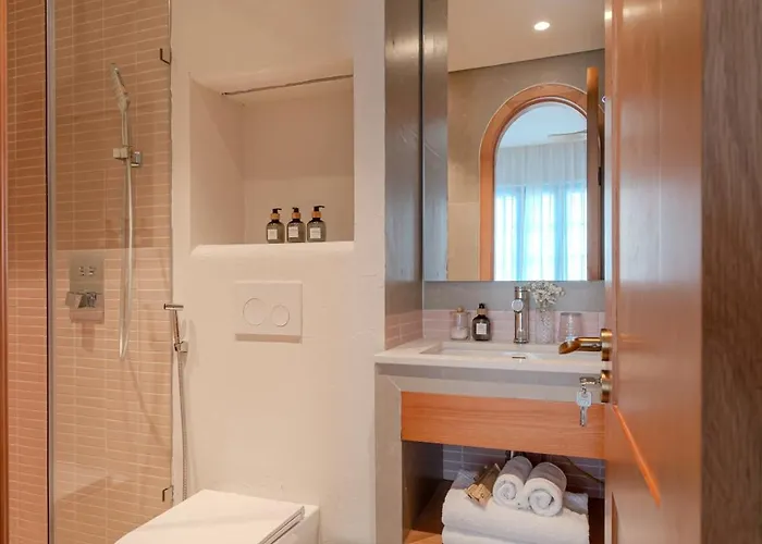 S - Center, Near - 6br Private With Pool, Jacuzzi, Sauna, Karaoke * Hạ Long