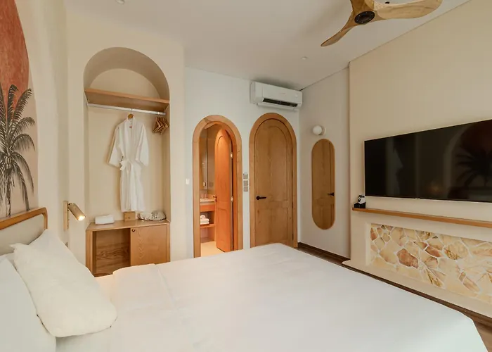S - Center, Near - 6br Private With Pool, Jacuzzi, Sauna, Karaoke * Hạ Long