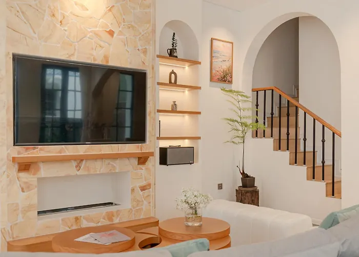 S - Center, Near - 6br Private With Pool, Jacuzzi, Sauna, Karaoke Villa