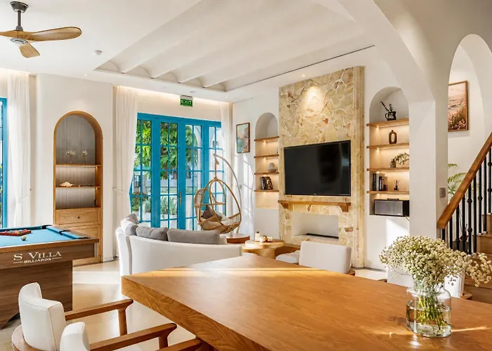 S - Center, Near - 6br Private With Pool, Jacuzzi, Sauna, Karaoke * Hạ Long