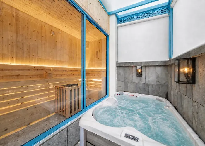 S - Center, Near - 6br Private With Pool, Jacuzzi, Sauna, Karaoke Villa